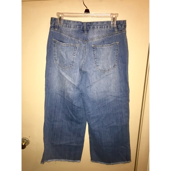 Multiple button cropped flare jeans - Picture 2 of 4